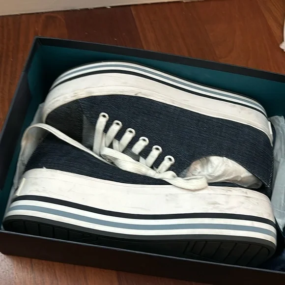 Michael Kors Platform Sneakers - Picture 1 of 6